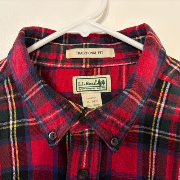 L.L. Bean #228061 Men's Classic Red Scotch Plaid Flannel Button-Front Shirt XL - Picture 3 of 9